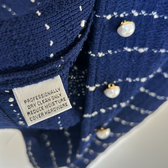 Beautiful ST. JOHN Knit Sweater Blazer Jacket Peal buttons Tweed Blue 8 Like New - Picture 5 of 11
